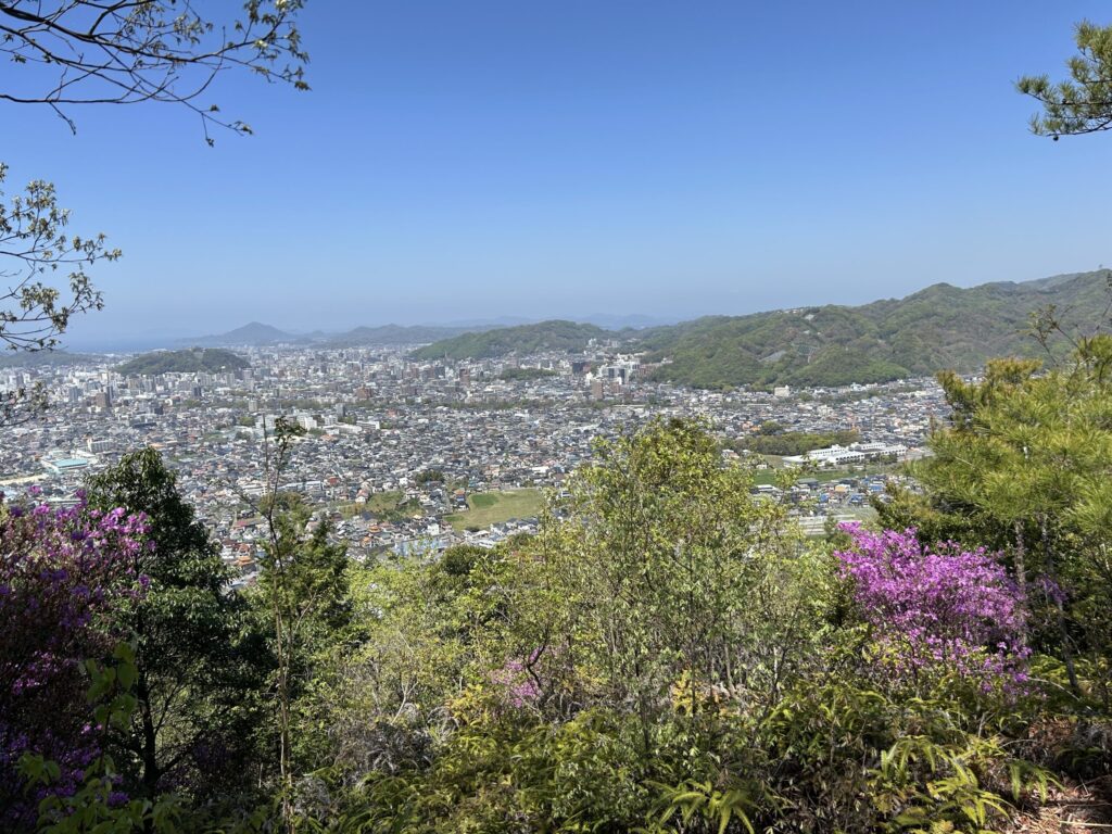 淡路ヶ峠山頂展望台から望む松山市街と瀬戸内海
